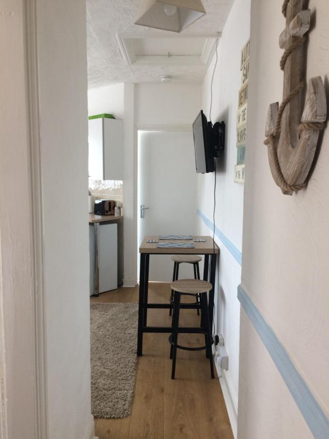 Lovely Little Flat By The Sea In Клиторпс Экстерьер фото